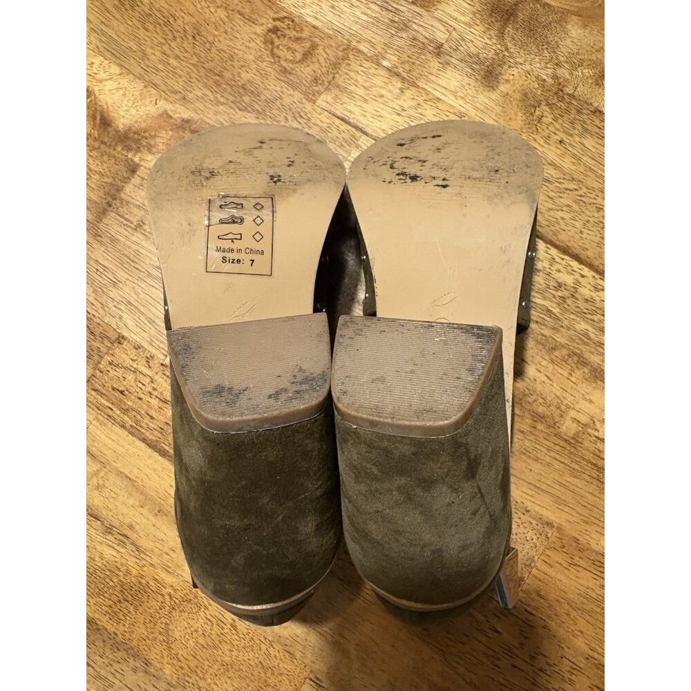 Olive Green Suede Peep-Toe Block Heel Ankle Booties Studded‎ Size 7 Glam Biker - Picture 7 of 8